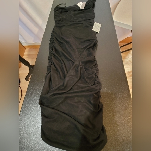 Love X Design NWT Black One-Shoulder Ruched Bodycon Dress - Size M - Picture 5 of 9